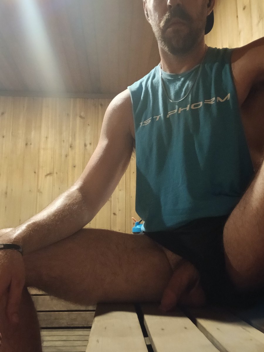 TallTXLion's tweet photo. For once I had the sauna to myself https://t.co/rcuWsYfTdL
