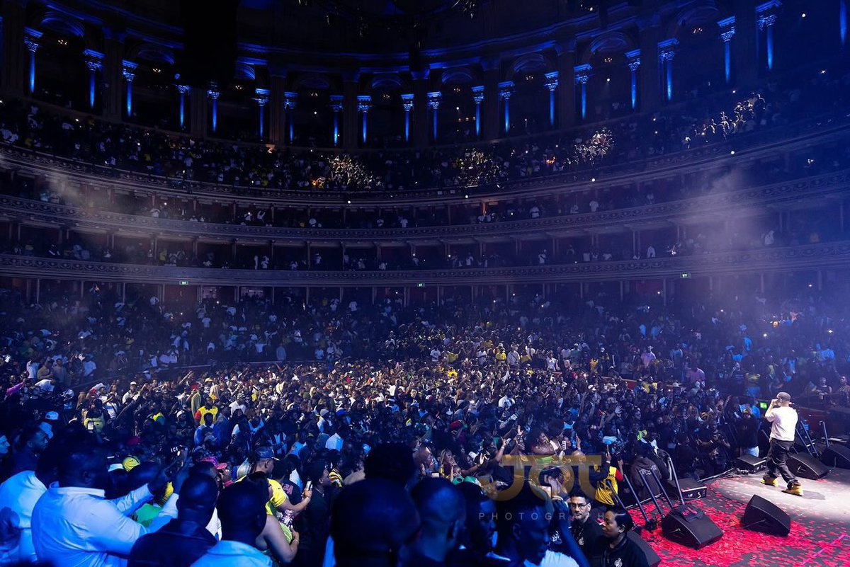 ShadrackAmonooC's tweet photo. Because They Know There’s No Way Their Artist Will Be Able to Sell Out The 12.5K Capacity Venue Of OVO Arena Wembley, 
Because He is even struggling to sell Out the 6k Capacity He Booked, 
They’ve Started Setting Agenda to Downplay Sarkodie For Becoming the Ghanaian Artist to Sell Out the Highest Capacity Arena in London 🇬🇧 
After He SoldOut The 5,900 Capacity Of Royal Albert Hall And He Did that Within few Days With Only Him On the Flyer 🔥😂

YAANOM have Already Started Cooking Excuses.. SoldOut Mu Akpeteshie,
Tot-tot 💔🤣🤣😂

Thank You King Sark! 👑 😂
20K Capacity Of O2 Arena 🇬🇧 
We Know You’ll Set that Record For Ghana! 🇬🇭 🔥🙌🏿🙌🏿