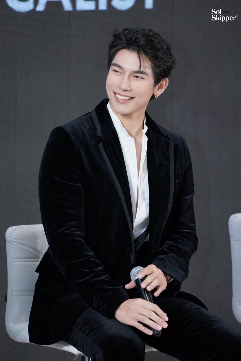 SolSkipperCo's tweet photo. One smile, and suddenly 
the whole room feels brighter.✨

MEW PROJECTDUOONE

@MSuppasit
#PROJECTDUOONExMEW https://t.co/RlyyMWeHim