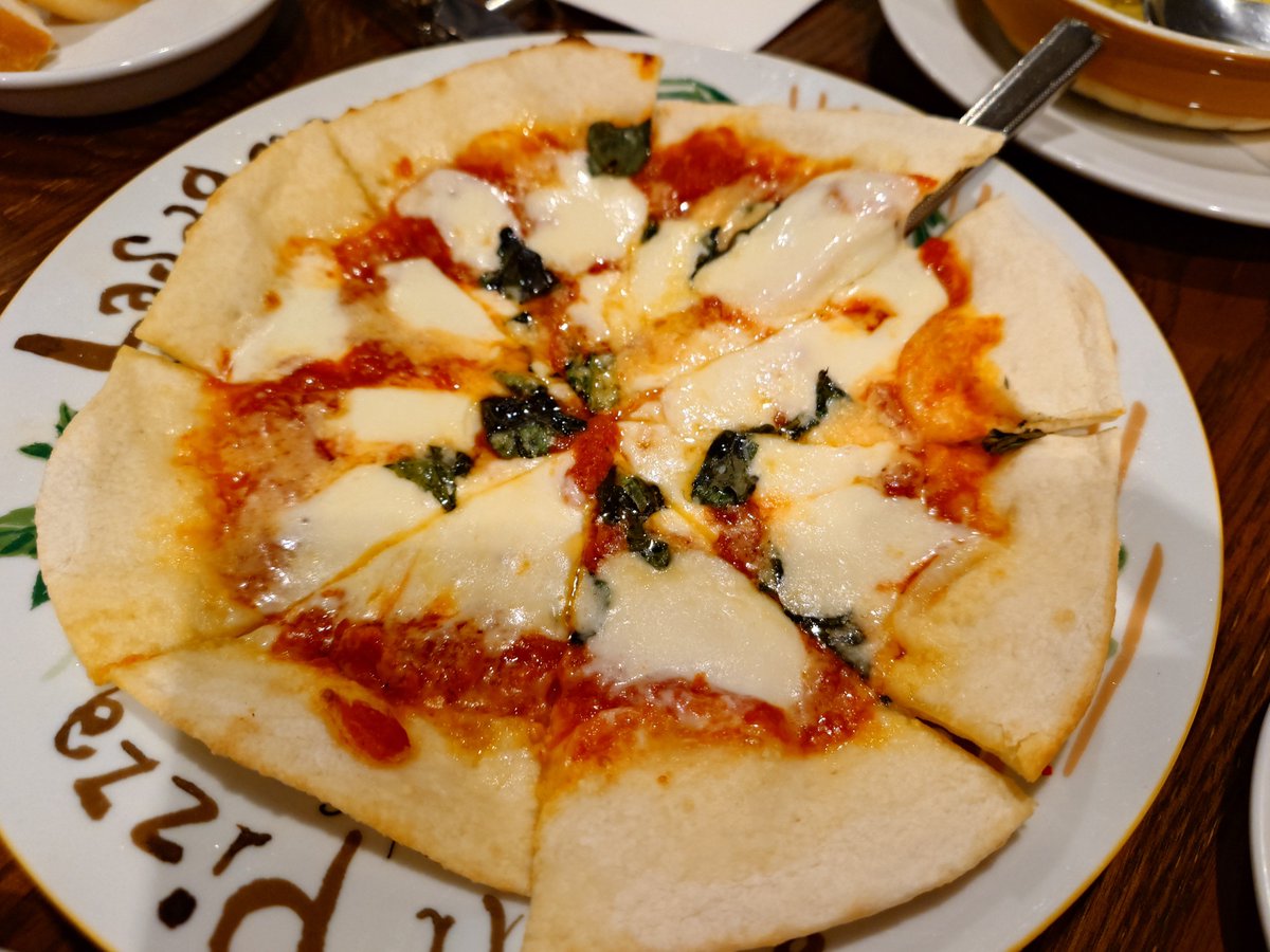 jammworld's tweet photo. もうすぐ今年の夏休みが終わってしまう…

亀戸 Osteria Hana@イタリアン三昧

ピザ、パスタ、リゾットなどたくさん食べた。美味しい料理にお酒も進み赤ワイン2本空いた。楽しかった4連休も終わりです。明日から仕事に励みます！ https://t.co/bu7IPeF3fu