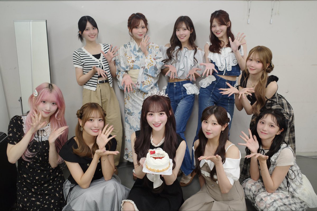 Gyumin65400561's tweet photo. え！待って、浴衣花菜ちゃんだけだったの！？？？？？？
天才アイドルじゃん✨✨😭😭
で、��なつんと瞳同じデニム履いてる？？
 #イコラブ個別お話会 
 #イコラブ
 #幕張メッセ
 #大場花菜 https://t.co/jPpSzqhEC9