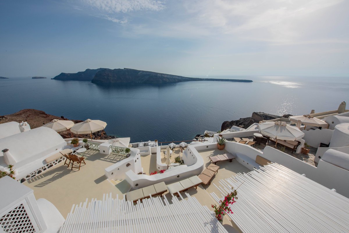 boy_saadi's tweet photo. Just caught the golden sunset over Santorini’s white domes—this view’s worth every early wake-up call.  #TravelMagic https://t.co/EPeqFzEOPl