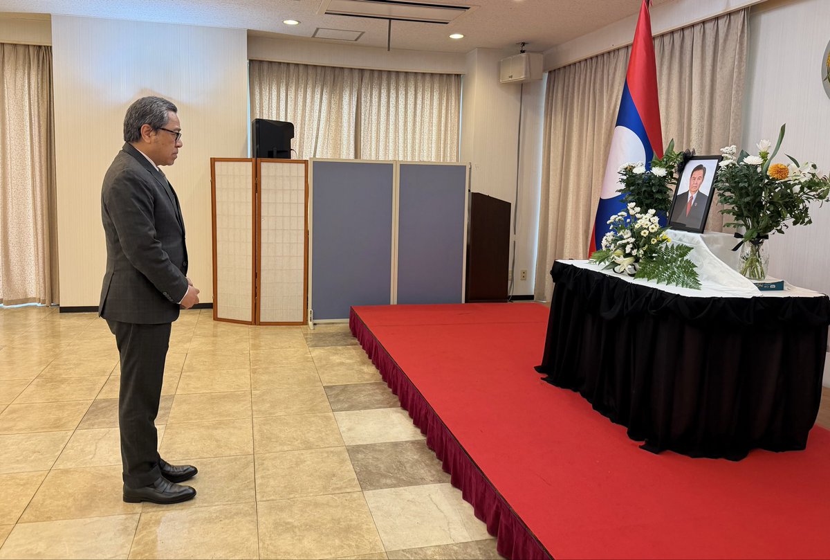 rozianghani's tweet photo. Signed the condolence book at the Emb of Lao PDR in Tokyo following the passing of HE Xaysomphone Phomvihane, President of the National Assembly, at the age of 69 (Dec 1956 - Aug 2026)

@MYEmbassyJapan https://t.co/WknxwuCTiE