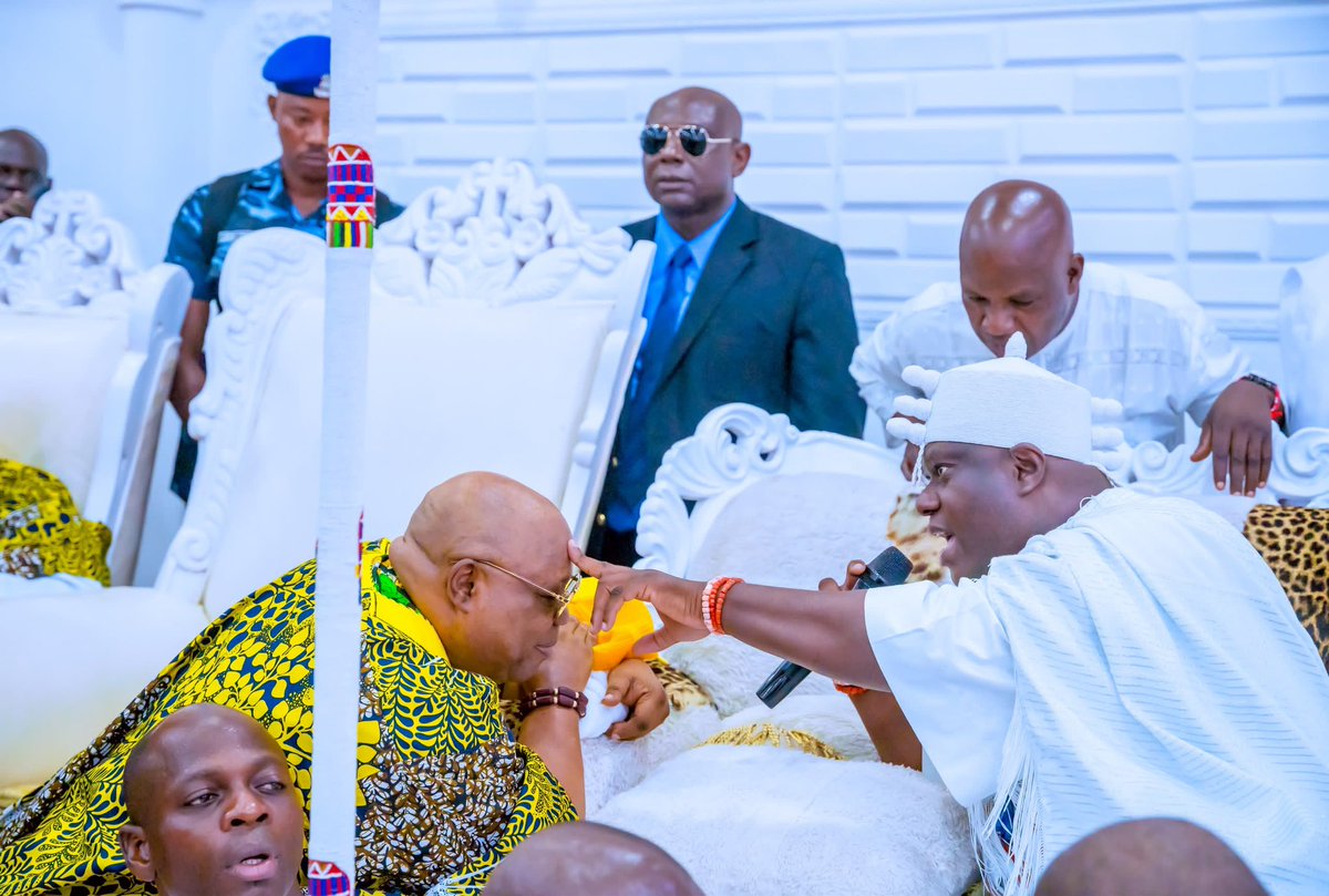 AAdeleke_01's tweet photo. I was deeply humbled by the warm reception received at the Cradle of all Yoruba, the prayers and words of support from the Ooni of Ife, His Imperial Majesty, Oba Enitan Adeyeye Ogunwusi, and endorsement from the Ogunsua of Modakeke, His Royal Majesty, Oba Joseph Olubiyi Toriola. 

I am grateful for the recognition of the work our administration is doing across Ile-Ife, Modakeke and the entire Osun State.

From the Lagere Flyover to the dualised road leading to the Ooni’s Palace and several other completed projects in Ile Ife, we are delivering on our promise to build a modern and prosperous Osun.

Our commitment is to do even more. The commendations from our royal fathers will only push us to work harder and deliver more dividends of good governance.

Please do not fight anyone. Let your votes speak. Be vigilant, protect your votes and follow the process from your polling units to the collation centres. We have the people. We have the support of our royal fathers. And above all, we trust in God.

Together, we will secure victory and continue building a Greater Osun.

#ImoleCarryOnAccordingly
