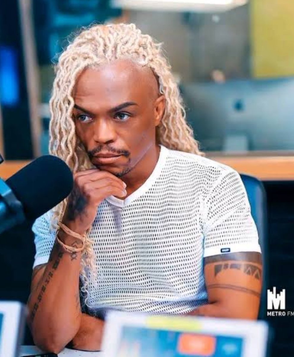 ISephara's tweet photo. Imagine as a man, having real relationship problems and you desperately call into Metro FM looking for some last resort advice from a mature woman ...and they hand the phone over to Somizi Mhlongo 😭😭

I'd just simply hang up live on air https://t.co/R4vIG1Omqr
