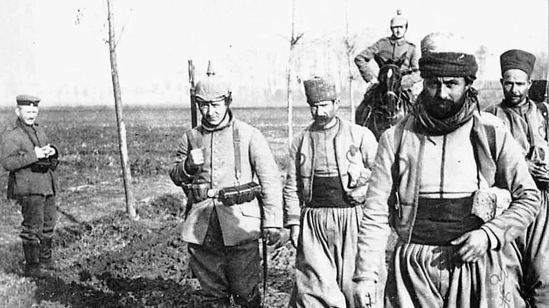 alaingresh's tweet photo. Les Algériens dans la première guerre mondiale
Un article de Gilbert Meynier dans le cadre du dossier 1914-1918 de @OrientXXI 
@TSAlgerie @Algerie360 @TwitteAlgerie 
 https://t.co/Jk4KMeBlnM https://t.co/gXPnGXjjf3