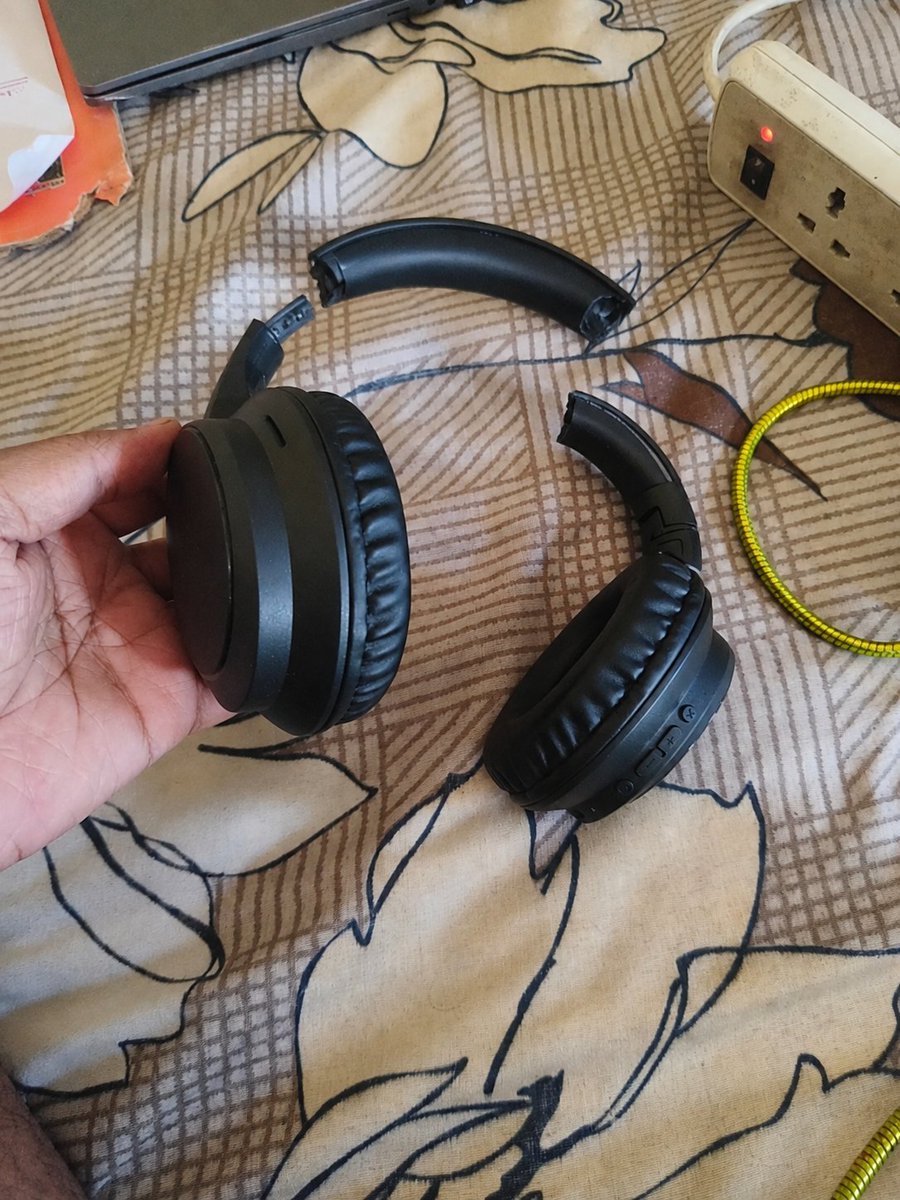 arvindkumar9508's tweet photo. this is extremely disappointing. @RockWithboAt
My product has been replaced twice for the same Voice/Microphone issue, and now the 3rd replacement itself has arrived defective.
❌ 3 replacements
❌ Same issue repeatedly
❌ 45+ days lost only in the replacement process
❌ No solve https://t.co/r7aicO0W9z