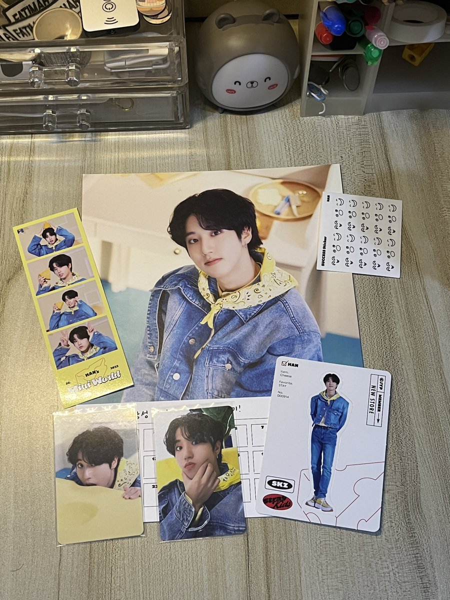 dulcet_ice's tweet photo. WTS SEASON GREETING 2023 LEEKNOW HAN SET

📮RM21 wm, RM25 em
📌serious buyer only, no backout‼️

#pasarskz #pasarskzmy #pasarstrakids #pasarstraykidsmy https://t.co/dMtSiZld05