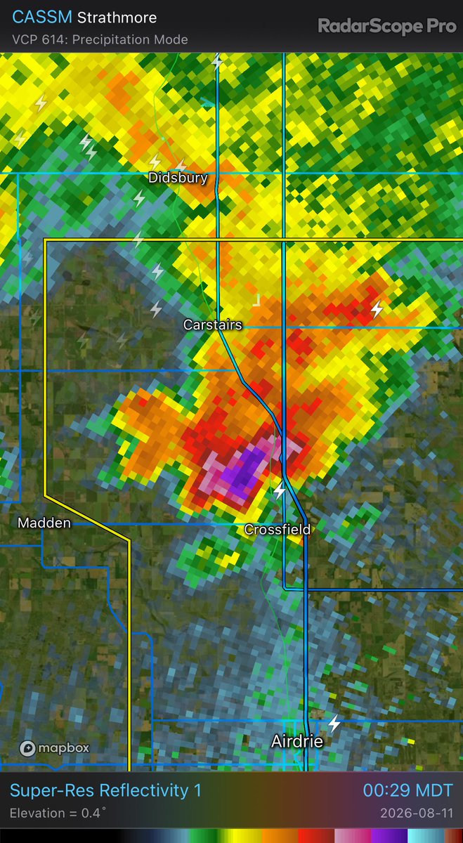 BenChernesky's tweet photo. This storm is really just hailmaxxing. Not even a bad environment for severe hail, just a very unusual one. https://t.co/mNBtsa5PWt