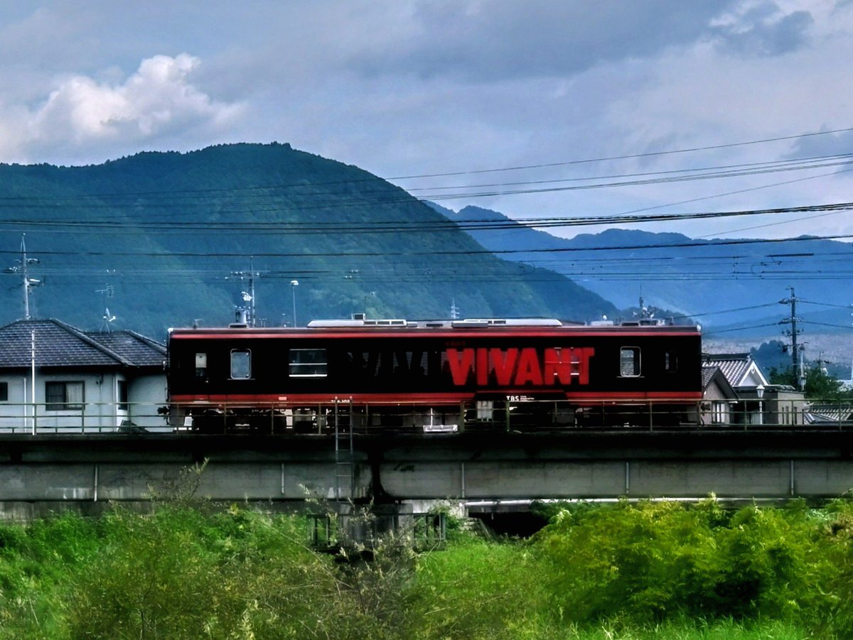 hrmc2016i8's tweet photo. VIVANTラッピング列車
撮影日：2026年8月10日
撮影場所：岐阜県恵那市大井町
カメラNikonz6ii
#vivant #明知鉄道 https://t.co/o8jbN8HcSJ
