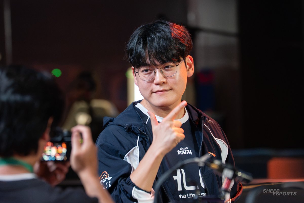 hannnn93's tweet photo. LCK R3-4 Week 2 photo🧡

#HLE #HLEWIN #Gumayusi #구마유시
#Zeka #제카 

🔗 https://t.co/PH3fNbg7bz https://t.co/y3sbIqWogf