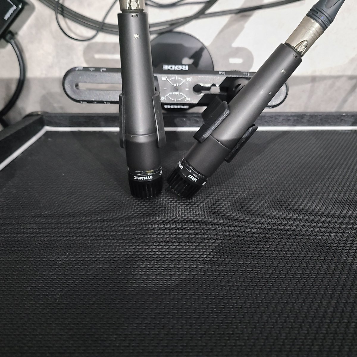 ShunichiAkimoto's tweet photo. Fredman Microphone Techniqueのマイキングしてみたけど、ワケ分からんくらい音良い💃
API系のマイクプリのMeris 440も良すぎて、アンプシミュレーターより話が早くて好きかもしれん🤔 https://t.co/IuCYOP8JAW