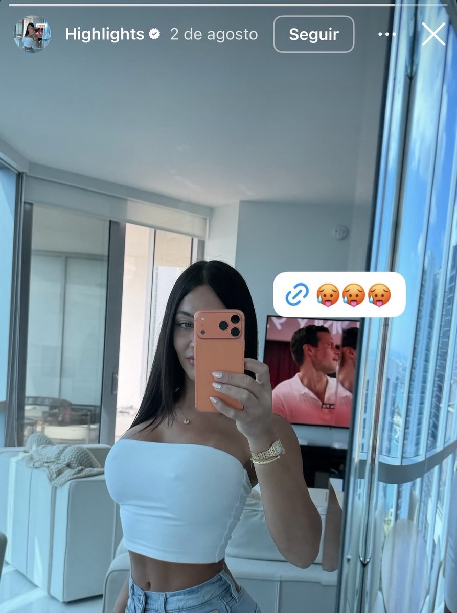 adrifdzzzzzz's tweet photo. *La Rivers te dice que hay que empezar a mirar mal a los puteros y señalarlos*

El novio de la Rivers siguiendo a onlyfaneras: https://t.co/CPMtF4Wj1v