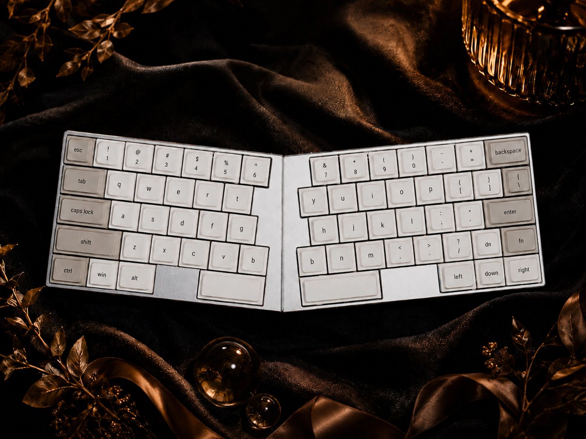 elimkeys_jp's tweet photo. 分けても、寄せても。
その日のデスクに合わせて、Elytraを自由に。
作業に集中したいときも、
すっきり置きたいときも。
使い方に合わせて形を変えられるキーボードです。
#ElimKeys #Elytra #分割キーボード #メカニカルキーボード #デスク環境 https://t.co/o0hw8vixb9