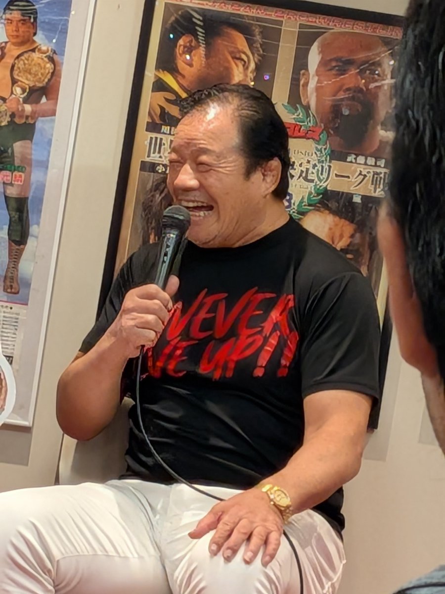 tomokun1975's tweet photo. 藤波辰爾トークショー終了！
御年72歳！今だ現役！我らがマッチョドラゴン、まだまだ元気そうでなにより！
馬場さんとの思い出や当時のプロレス界の話に加え、「お前平田だろ」事件やドラゴンストップ裏話等めちゃくちゃ話面白かった！
お疲れ様でした！☝️😆 https://t.co/DLESk41gye