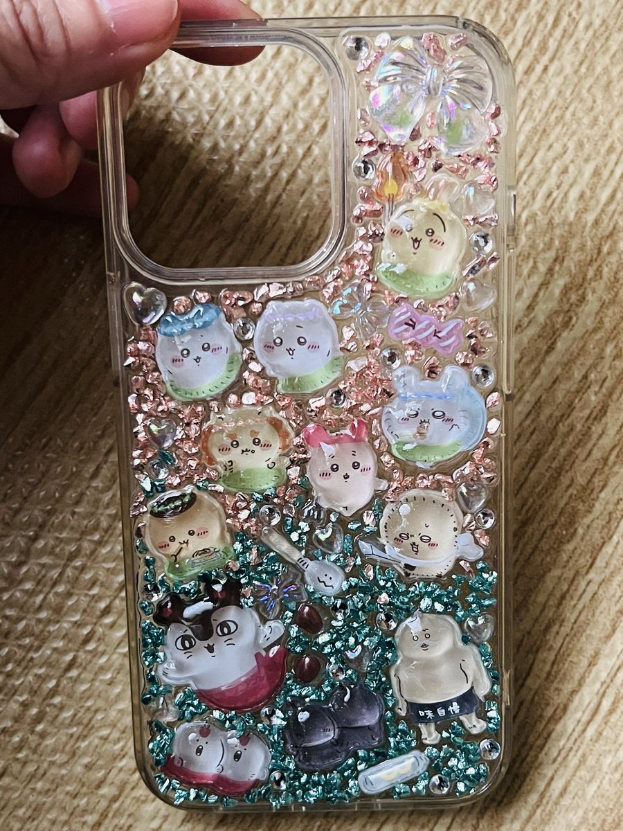 Usamomo27's tweet photo. ちいかわのボンドロを活用したくて、初めてレジンに挑戦！
かわいい、、🤤
自分が気に入ったんならさ、いいよねっ！ https://t.co/imAXY0F4pk
