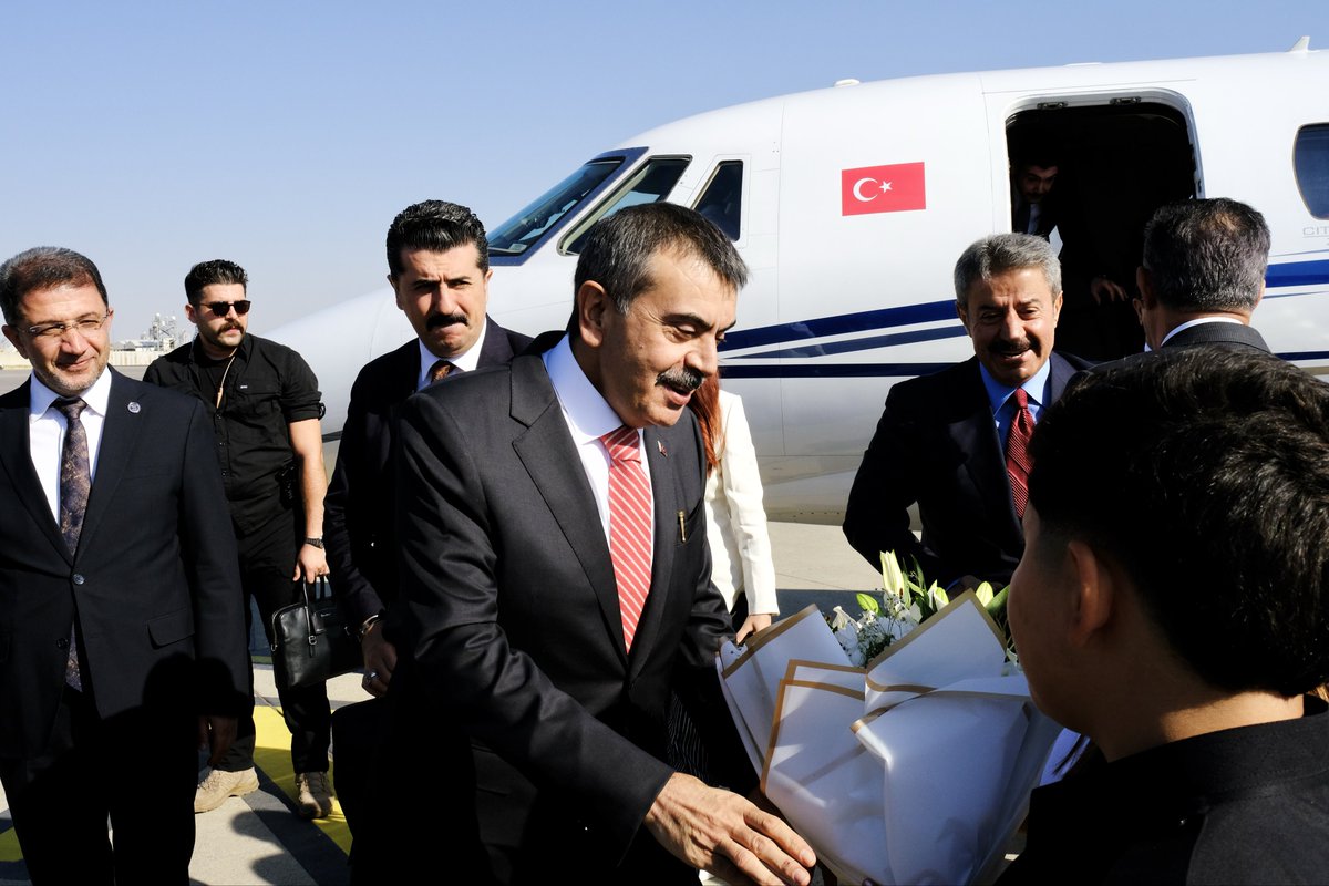 sirnakmem73's tweet photo. Millî Eğitim Bakanımız Sayın Yusuf Tekin, Valimiz Sayın Birol Ekici, İl Millî Eğitim Müdürümüz Sayın Hakan Cırıt ve il protokolümüz tarafından Şırnak Şerafettin Elçi Havalimanı’nda karşılandı.

Bakanımız Sayın Yusuf Tekin, 81 ilimizin Millî Eğitim Müdürlerinin katılımıyla gerçekleştirilecek programlara başkanlık etmek ve çeşitli temaslarda bulunmak üzere ilimize teşrif etti.

Şehrimizde gerçekleştirilecek programların hayırlara vesile olmasını diliyoruz.

@tcmeb @Yusuf__Tekin @sirnakvaliligi @birolekici73 @hkncrt1