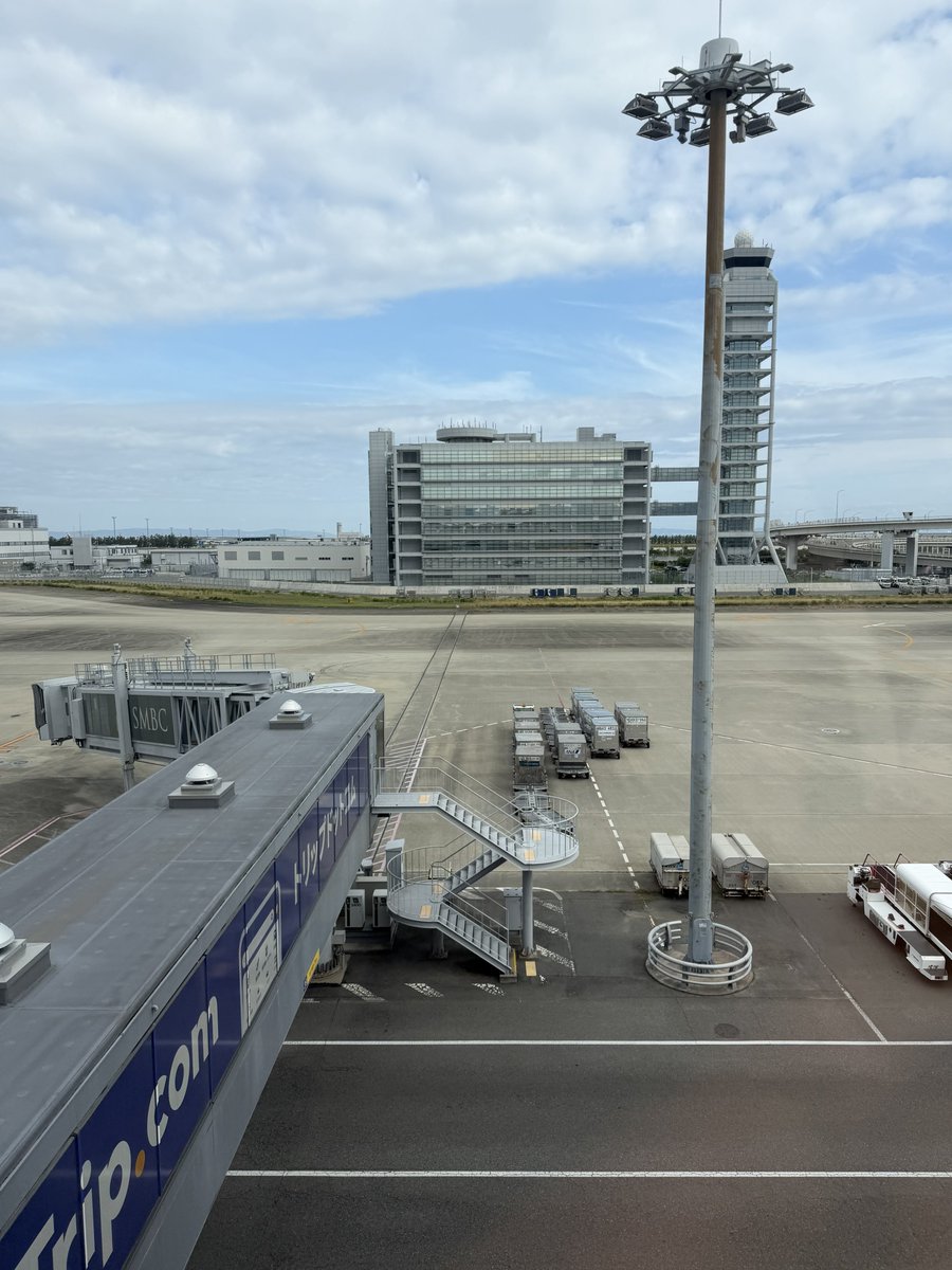 umeeeeharu's tweet photo. 3日目昼C/O、翌10日0:15発予定→1:45発🛫8:00着、昼前帰宅。昨日の内に帰れてて良かった https://t.co/lPeH1BdAgk