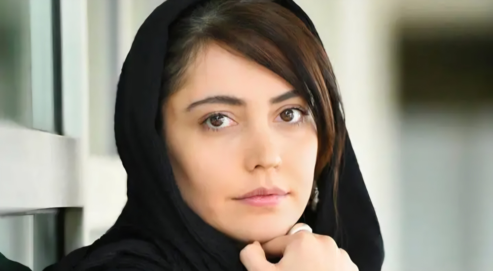 ichmumbai4's tweet photo. Iranian actress Shabnam Ghorbani won the Golden Crane Award for her outstanding performance in The Gambler at the 4th SCO International Film Festival, dedicate the honor to Minab Martyr, 168 students and teachers killed in the US-Israel missile strike on a school in southern Iran https://t.co/dbR18rU5ug