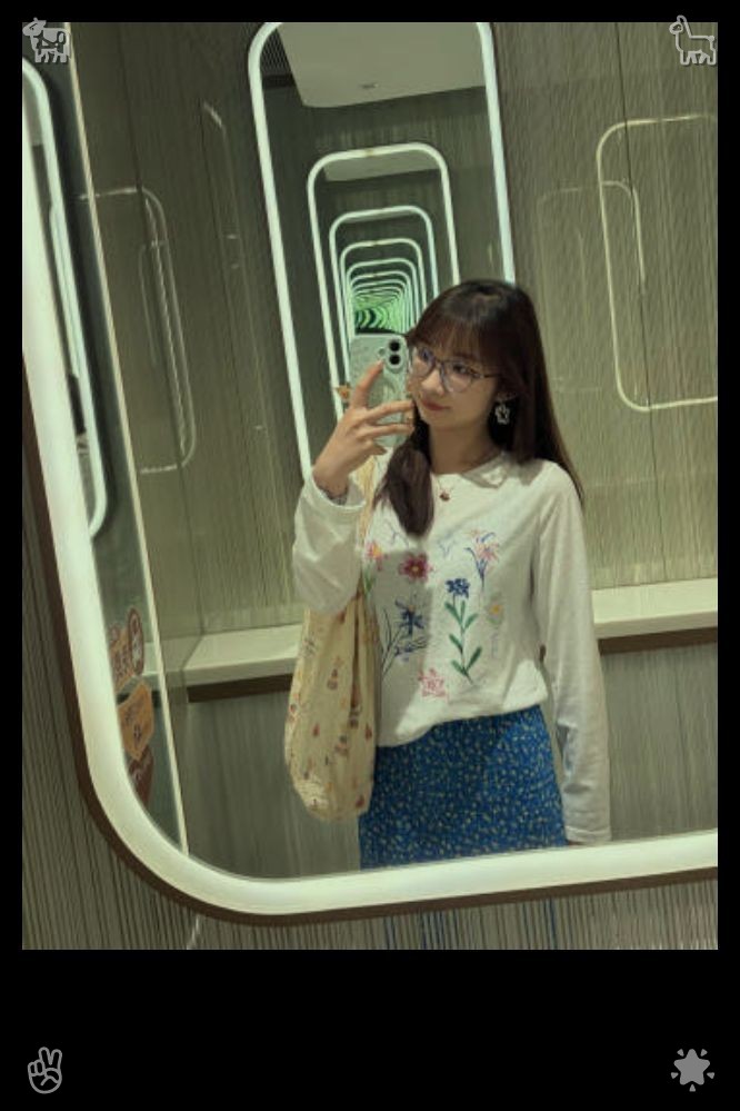 CYBER_RIDER15's tweet photo. Once I’ve downed my beverage, I step out of the store and glance at the clock—dusk is approaching, so I opt to stop by another place before returning home. That spot is a hybrid milk tea joint, blending Western and Eastern tastes. 🧶Chocolate nut biscuits with a chocolate coat https://t.co/duoiDdC7kk