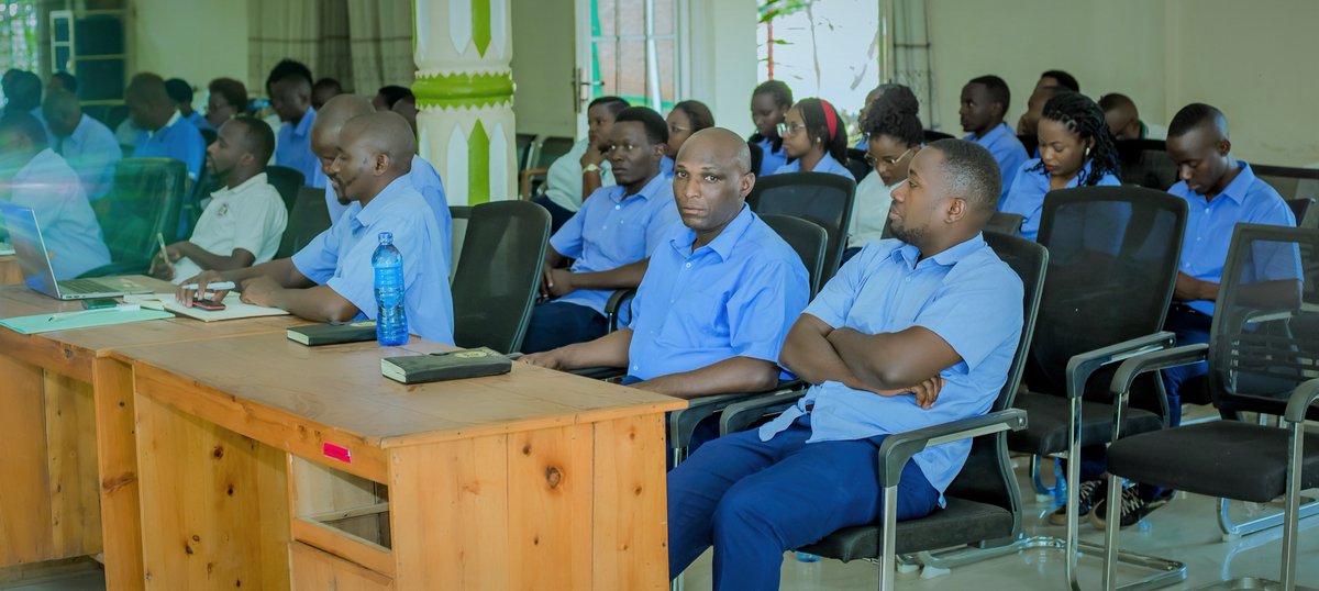 Onpr2018's tweet photo. Le DG de l'#ONPR,@anastase_jean a tenu une réunion ordinaire du conseil des cadres ce lundi, le 10/8/26 au siège de l'office à #Bujumbura . Les pts inscrits sur l'ordre du jour figuraient entre autre " Etat d'exécution des activités du premier trimestre 26-27" https://t.co/IvMOZ472GH