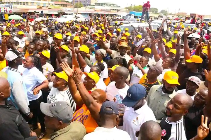 LumbasiC's tweet photo. Ukiona mkutano watu na kofia na coloured attire plus tubendera jua bus za shule zimetumika, jua kuna list ya lunch na jua kuna coaching imefanyika kwa wale wanaattend. https://t.co/Q9OUkefglu