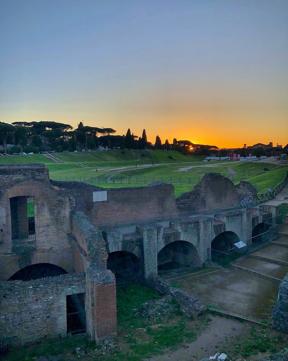 Turismoromaweb's tweet photo. Un tramonto silenzioso scende sul Circo Massimo.

A hushed sunset falls over the Circus Maximus.
📷 IG: giancarlo.romeo
#visitrome https://t.co/eVBxb7dhm7