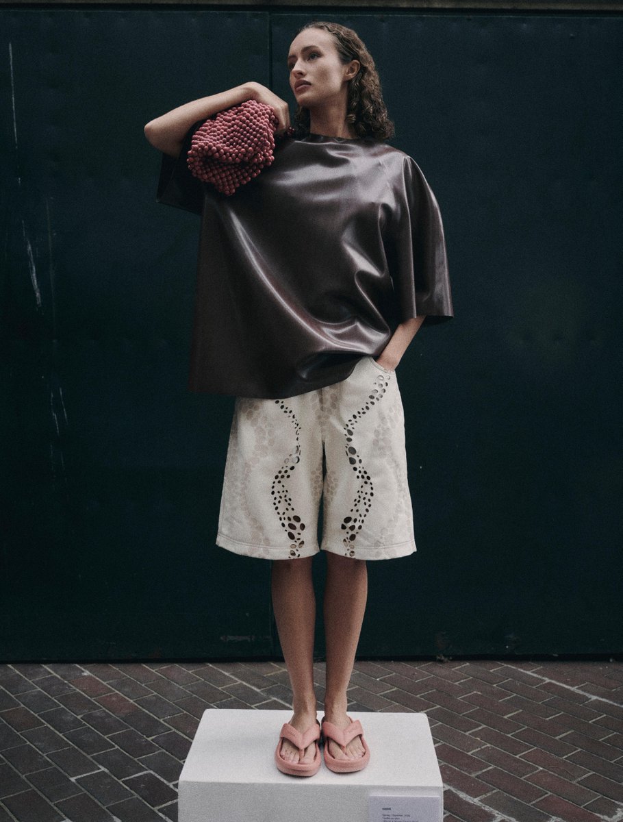 harri_store's tweet photo. Dark latex. Laser-cut cream leather shorts. Pink footwear.

MuseumWear SS26. HARRI London.

https://t.co/naNU5Wv5wl https://t.co/xbUABqRKUD