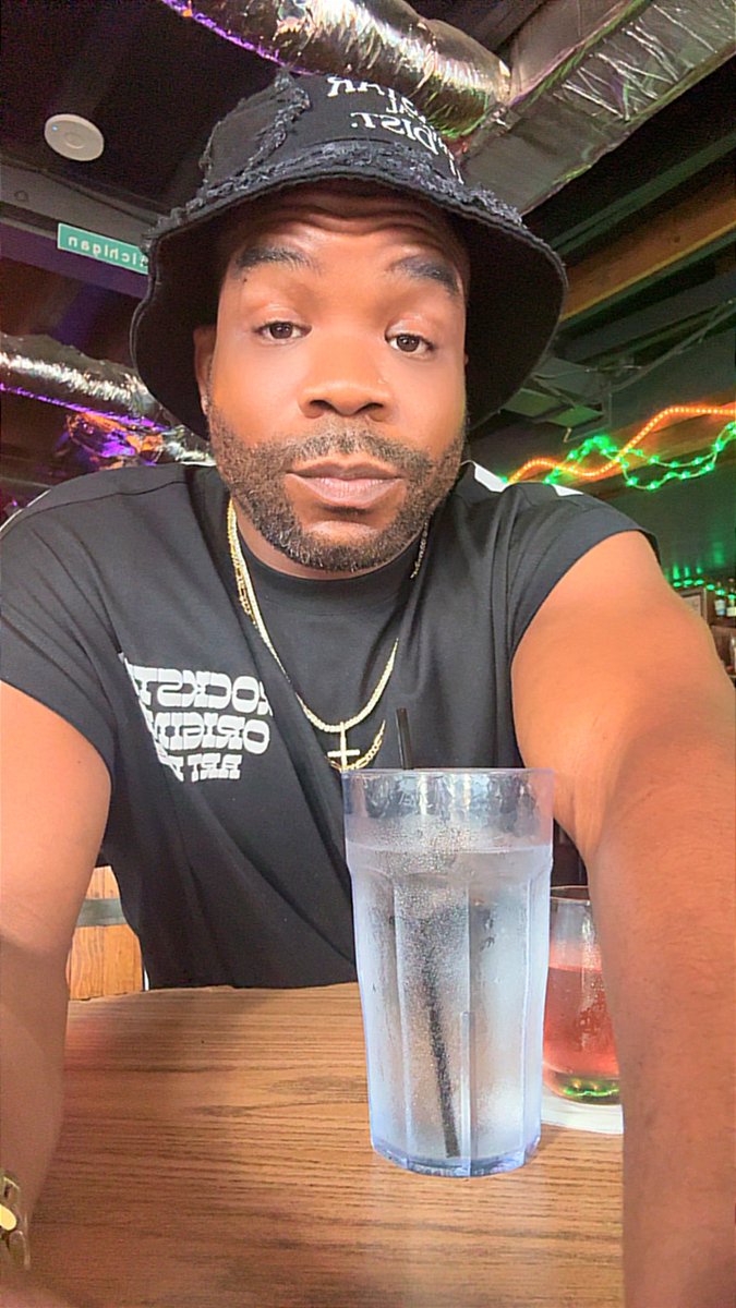 prphaz's tweet photo. Drinking my water, and minding my business.. https://t.co/o7Wt6VKgcQ