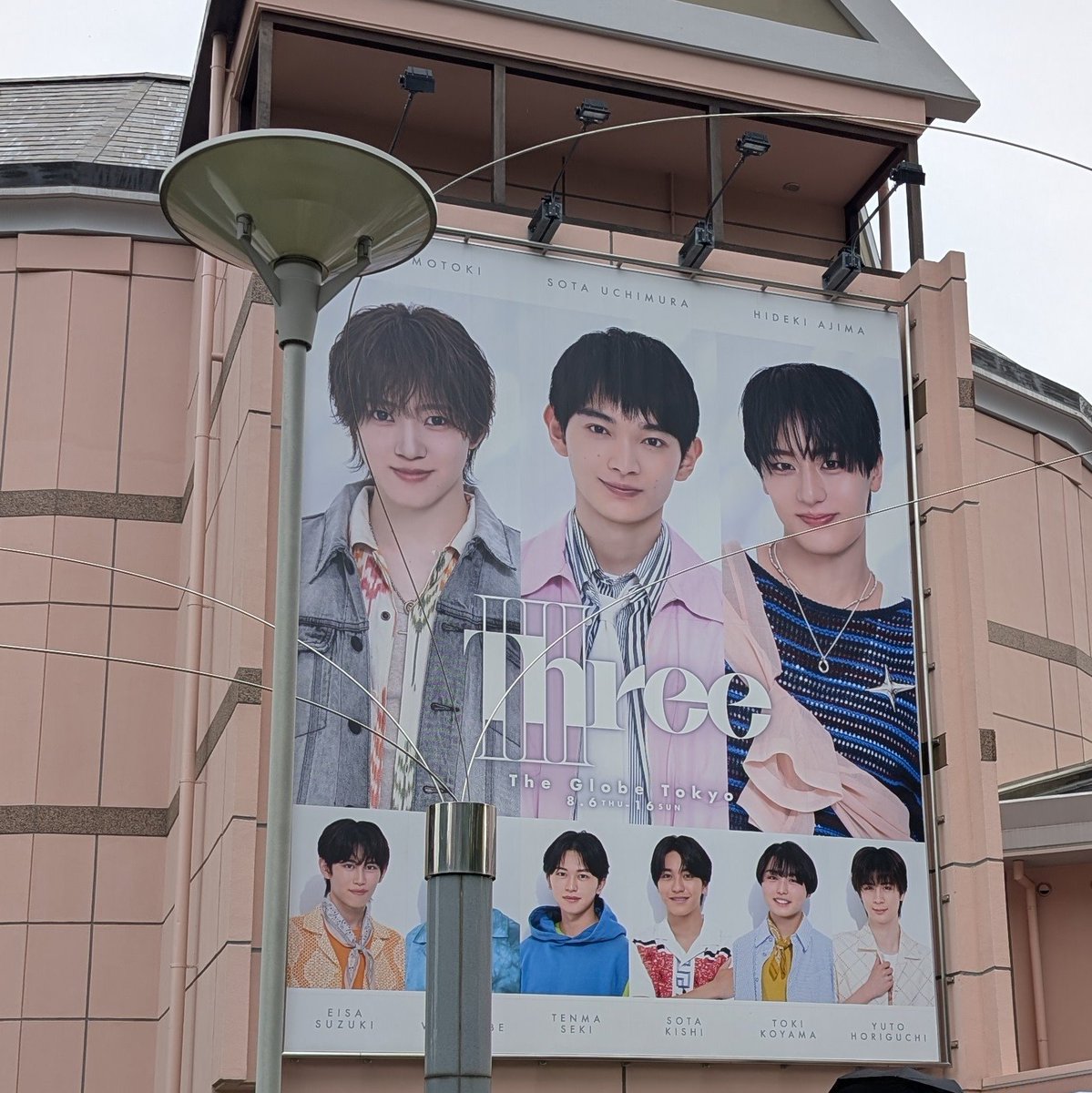 KykoKyo's tweet photo. 娘に付き合ってのLIVE。
私名義でいい席当選したみたい。
私のチケ運使うのここじゃないんだけどな…🥲 https://t.co/aQnWPtETlH