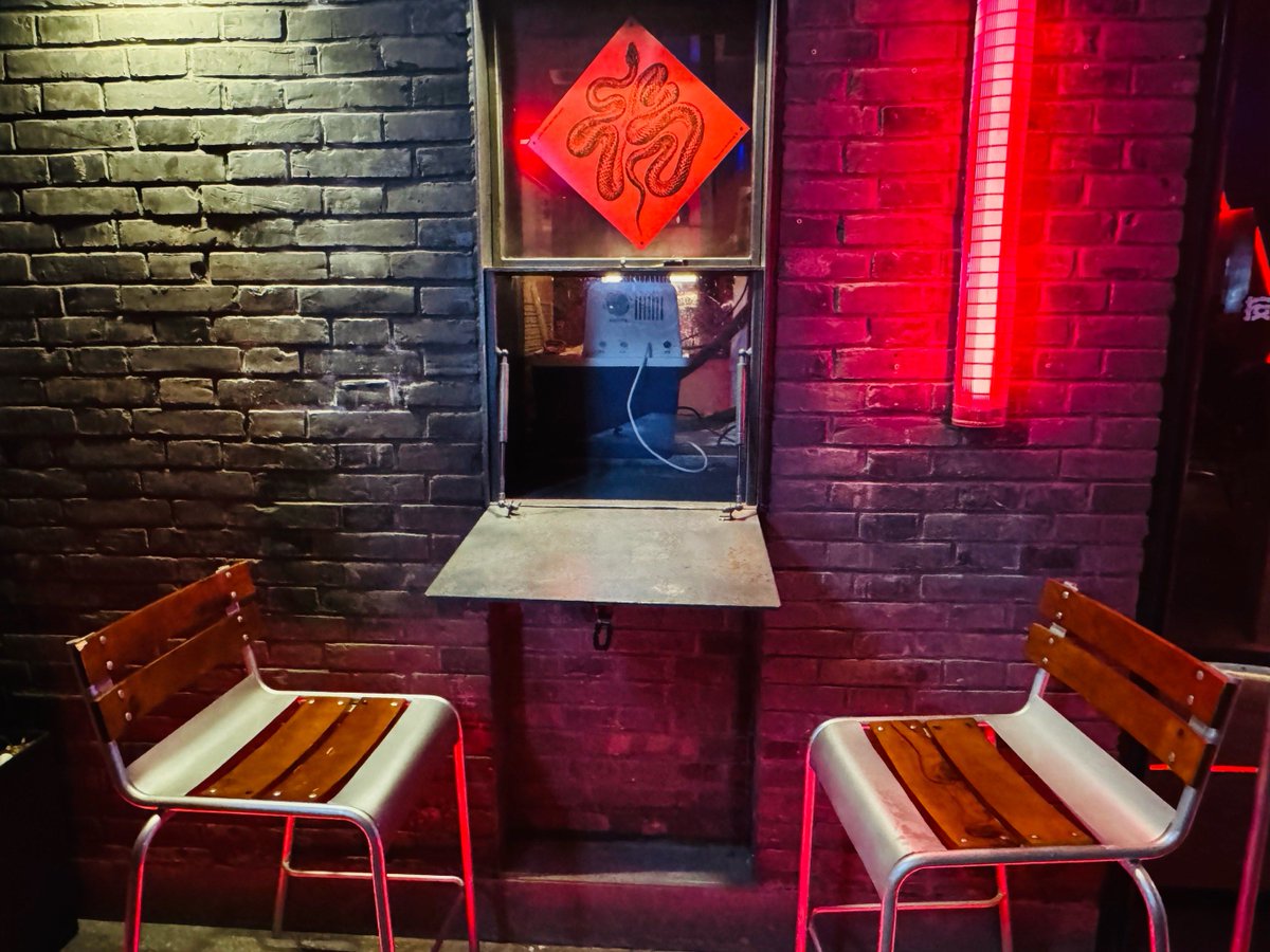 jhayjay24's tweet photo. Just found a hidden local jazz bar tonight—live sax, warm whiskey, and that soulful melody hitting just right. Music’s not just sound, it’s the best vibe reset for a chaotic week. https://t.co/Alvsr1dNc6