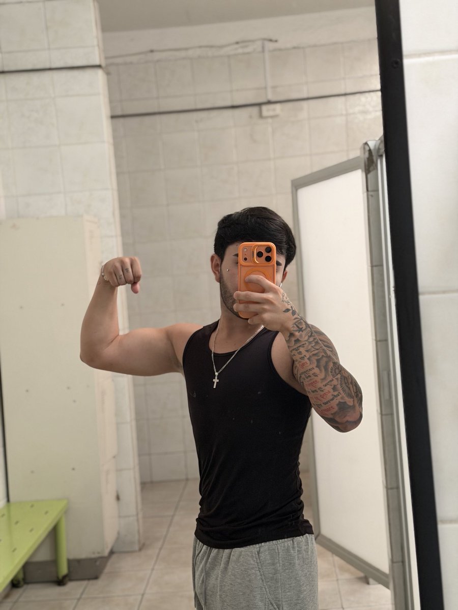 razoxx06's tweet photo. Que nadie quiere conocer a un chico de 20 años? respetuoso, de buena herramienta y de buen ver 
#Gdl #colageno #tlaquepaque https://t.co/9NwYYJV3Y6