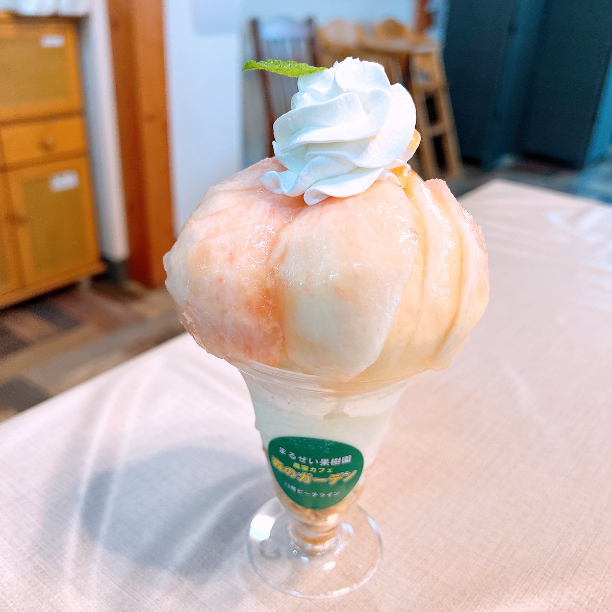 yunonogi's tweet photo. 福島におります！
桃のパフェ食べましたΨ( 'ч' ☆) https://t.co/UJtofVHmhF