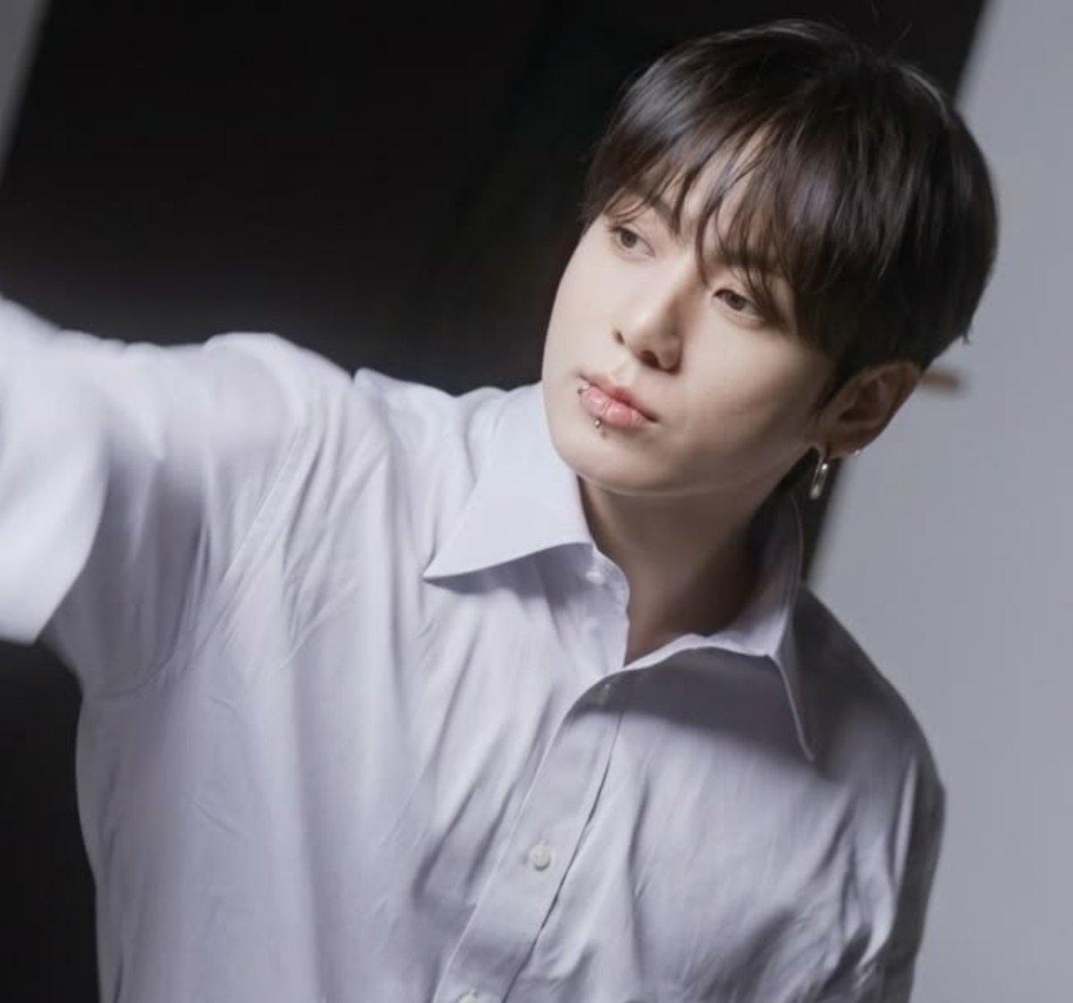 _milylovebts's tweet photo. #kookminau — garden.⋆❀°

Jungkook, un CEO que nunca tiene tiempo para nada, contrata a un jardinero para cuidar su jardín.

Jimin es tímido, dulce y ama demasiado las flores.

—Espero que le guste cómo quedó, señor Jeon…

—Todavía no decido si me gustan más las flores o tú. https://t.co/uCe7rj2X8P