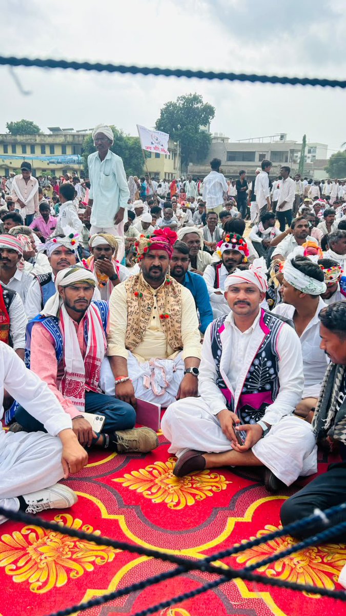 TheRvRaghav's tweet photo. #विश्व_आदिवासी_दिवस की झलकियाँ 🍁 जोहार

द्रोणाचार्य के विचारों पर चलने का दावा करने वालों, आपकी संस्कृति हमें मत सिखाओ। "आप आपके रास्ते, हम हमारे रास्ते" का सिद्धांत ही हमारा मार्ग है। हमारी संस्कृति और त्योहारों में दखल देना बंद करो, अपनी सीमा में रहो!
#मदन_राठौड़_माफी_मांगो https://t.co/8Upnn6bUXY