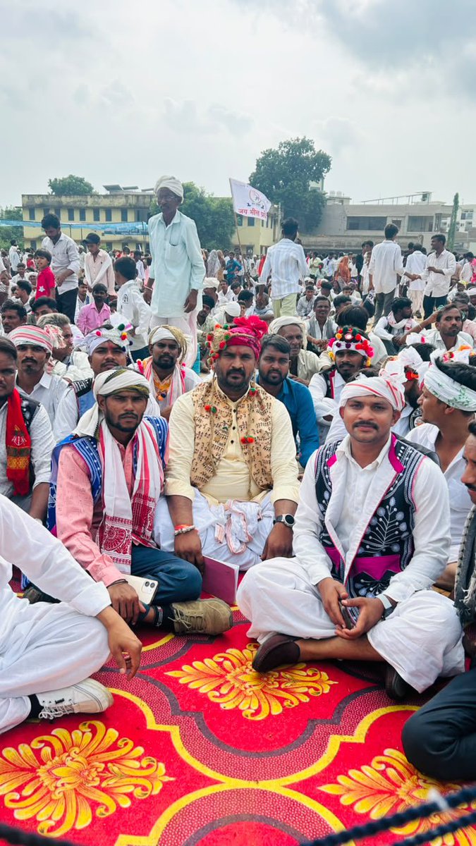 TheRvRaghav's tweet photo. #विश्व_आदिवासी_दिवस की झलकियाँ 🍁 जोहार

द्रोणाचार्य के विचारों पर चलने का दावा करने वालों, आपकी संस्कृति हमें मत सिखाओ। "आप आपके रास्ते, हम हमारे रास्ते" का सिद्धांत ही हमारा मार्ग है। हमारी संस्कृति और त्योहारों में दखल देना बंद करो, अपनी सीमा में रहो!
#मदन_राठौड़_माफी_मांगो https://t.co/8Upnn6bUXY