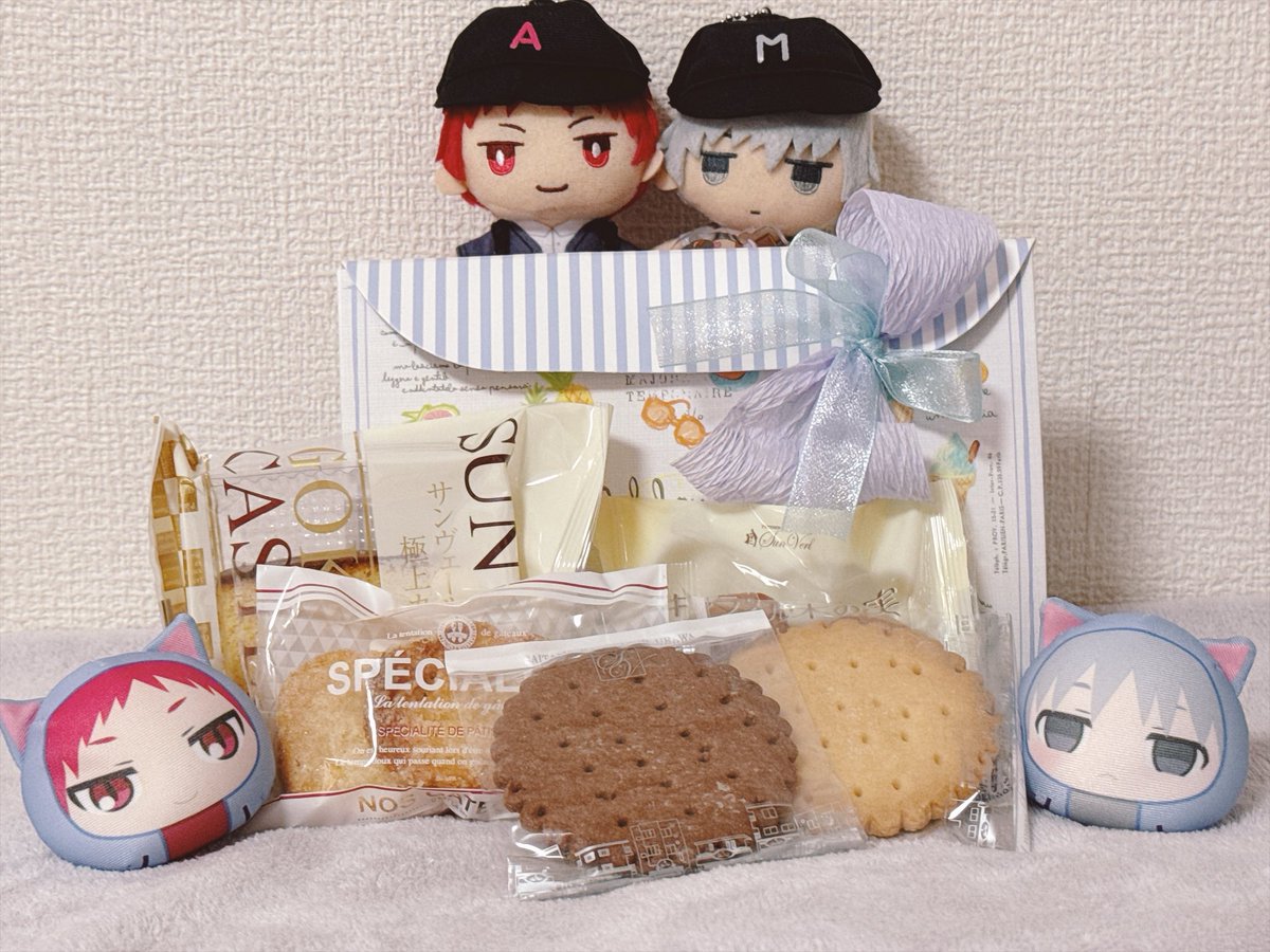 Hitomi_sirisiri's tweet photo. ちょいと覗いてみたかったお店のあぬふん、シーチキンさんについてきてもらいました。お茶をいただきつつ10月の大阪赤黛の話をしました。ハナシヲシマシタ（圧）。
おいしいお菓子もいただいて、ごちそうさまです✨🙏✨ https://t.co/agLtdQSV45