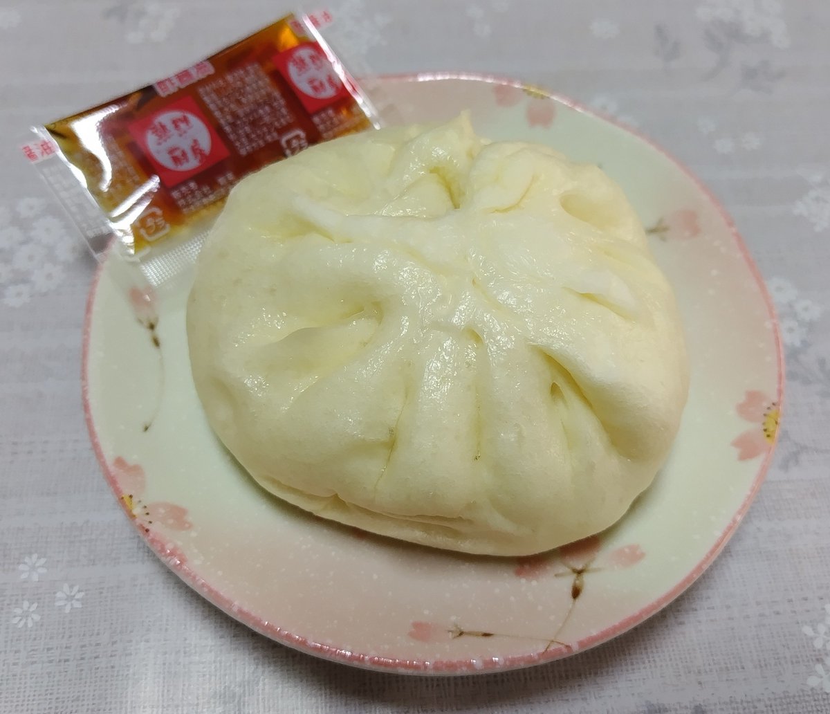 nty_f's tweet photo. 今日久々に所用で街に行ったので買ってきた豚まん&amp;中身。 https://t.co/z6msrOTS29