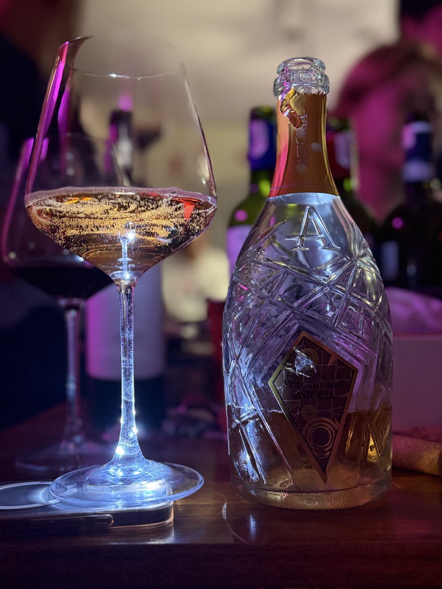 Cpluskao's tweet photo. 🌻…กิจกรรม testing wine 🍷 ที่@PlaylifeC 
เมื่อคืน ถ้าเอาขวดไวน์ทั้งหมดมาทำโคมไฟ น่าจะตั้งได้รอบคลับ สว่���งกว่าพระอาทิตย์   อย่าเรียกเทสไวน์เลย 🤣🤣 ทุกคนปากคล้ำ ฟันม่วง กันถ้วนหน้า สนุกมากๆ @iamvivivi และเพื่อนๆ #สมาชิกmember ทุกคนทำถึง หิ้วไวน์กันมาอย่างต่อเนื่อง ไม่อยากคิดถึงตี้ยาดองที่กำลังจะมาถึงเลย 5555555🥴🥴
🤤..มีเพื่อนๆถามว่า หมวยกินแอลกอฮอล์ได้แล้วหรอ หมวยเลยบอกว่า งานนี้ หมอไม่ได้มาด้วย หมอไม่รู้🤣🤣
ขอบคุณ ไวน์ สำหรับเด็กแอบหมอดื่มแอลกอฮอล์  จาก พี่ปรมาจารย์ไวน์ @Spinning81 มา��ๆ ค่ะ 
..
..
..
📌📌เมื่อคืน ขอบคุณที่อยู่ด้วยกัน
@Cpluskao  2คน
@watchcat13831  1คน
@PhiNine 2คน
@twtw_couple  1คน
@พี่ชัย อีก1คน
กลับไม่ดึกนะคะ  กลัวด่าน เลยกลับเช้า สภาพแต่ละคน นับรวมๆแล้ว โดนหลายหมื่น 🥴🥴🥴