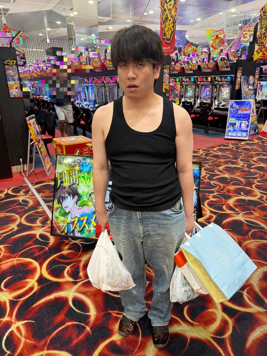kuzkuz_okane's tweet photo. 実践終了しました！！！！
気になる結果は後日YouTubeにあげるかもです！！！！勝ち負けにこだわらない人間性で良かったです！！！
途中頭が真っ白になりましたが、沢山のファンの人が肩を揺らしてくれたおかげで打つことができました！！！
また来ます！！！ばいばい！！！！！！
#PR
#ユーコーラッキー37太宰府店