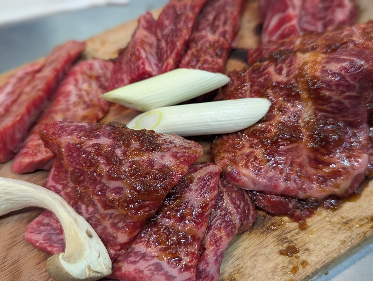 nikusatori's tweet photo. お盆休みのあなたもお仕事のあなたも
【肉と鍋さとり】に集合💪 https://t.co/kAnlNKCvDu
