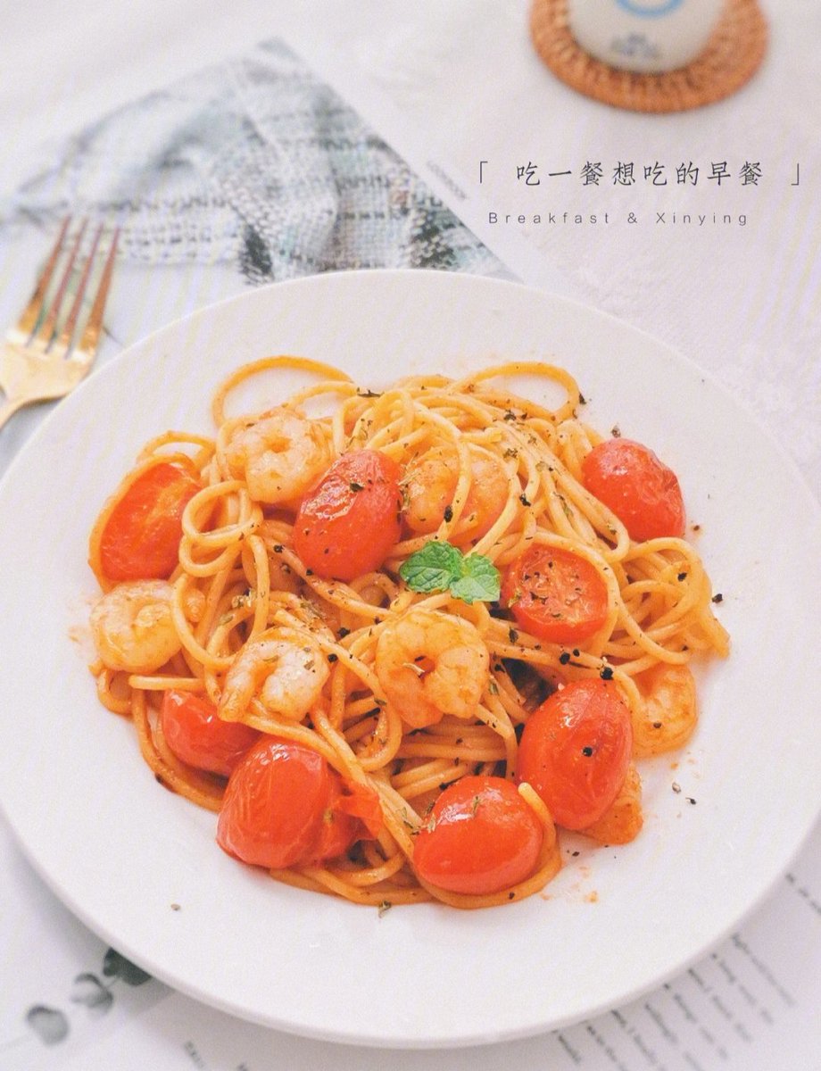 poppoptumble's tweet photo. Just whipped up creamy garlic butter pasta with pan-seared cherry tomatoes and fresh basil  15 mins only and it tastes like a restaurant treat! https://t.co/SExPHJHite