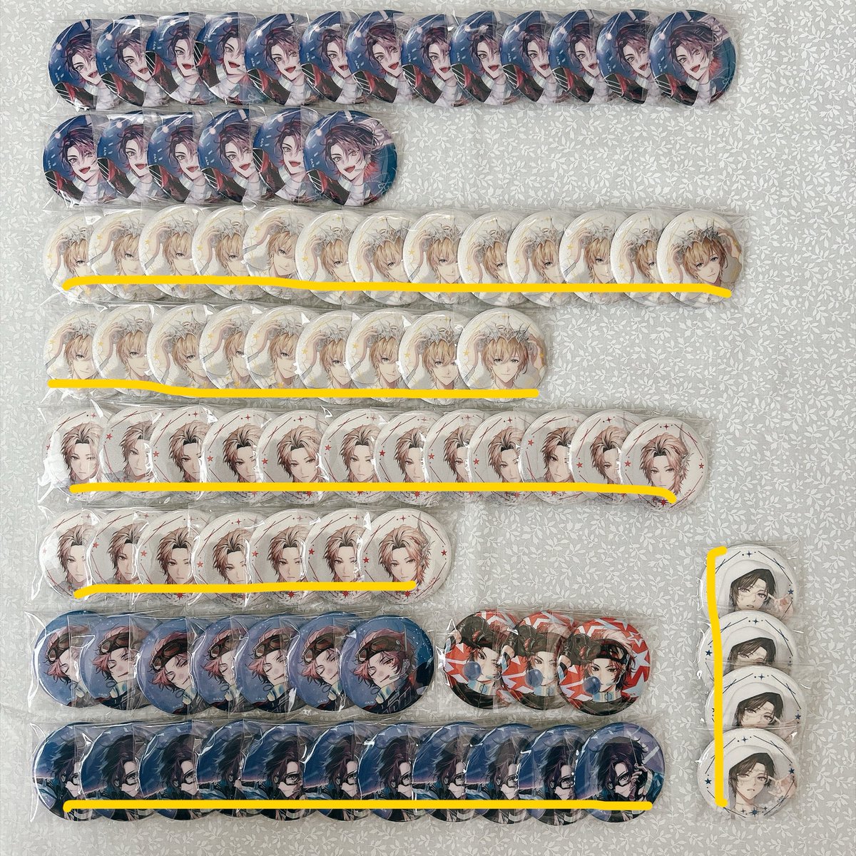 kaao_qq's tweet photo. 【交換】 にじさんじ VOLTACTION 4th Anniversary ヴォルタ 4周年 チェキ風カード 缶バッジ 特典

譲：画像参照
求：4枚目 🟨

OS特典は4枚目左側を含む交換のみです。
1枚のみの交換は不可、2枚以上からを希望しております。
黄色線は定価＋送料にてお譲り可能です。

お気軽にお声掛けください。 https://t.co/AW5gQs5HUB