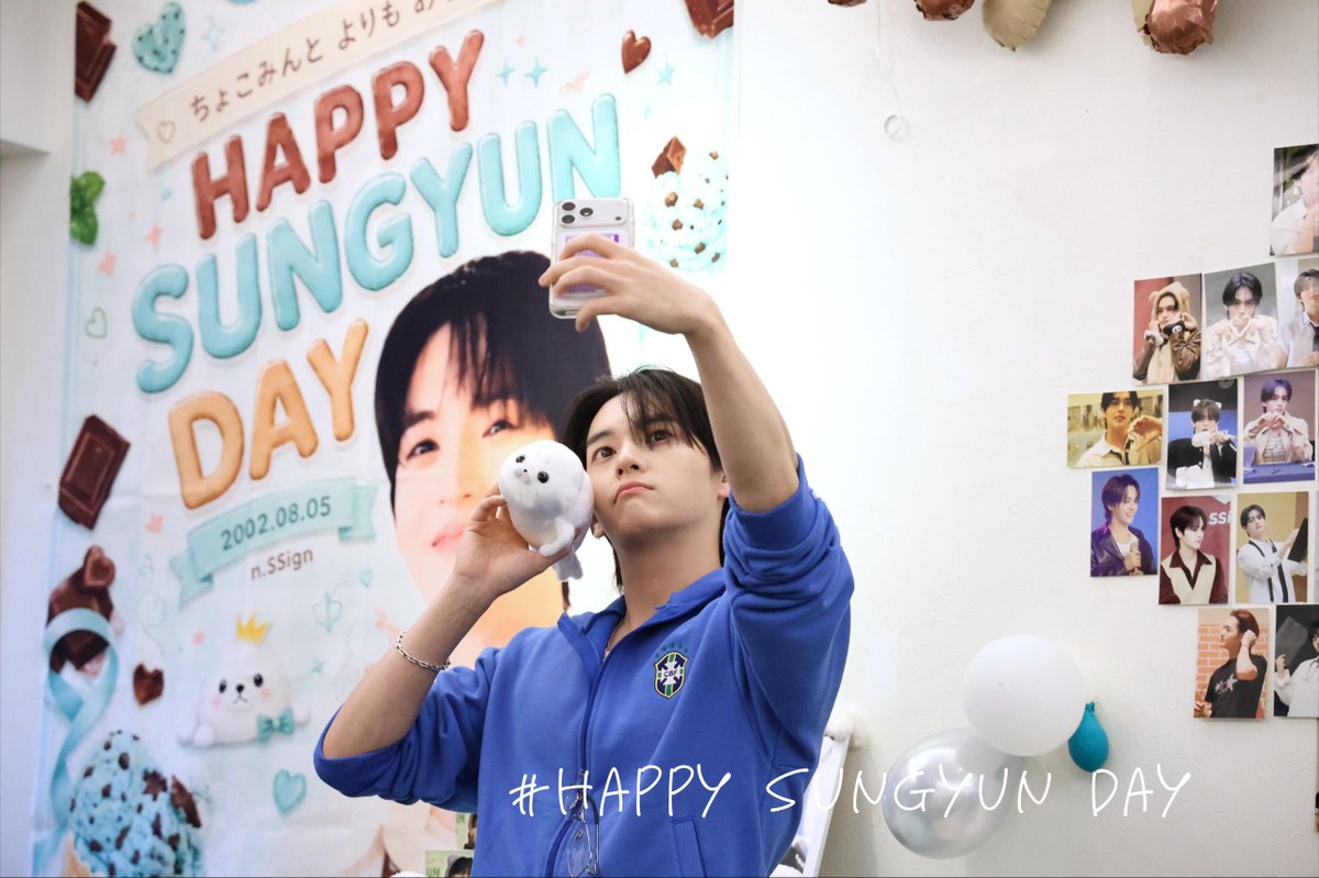 yosungyun0805's tweet photo. 2026.08.05
HAPPY SUNGYUN DAY💚

来てくださった皆様ありがとうございました🙇💕
初めてのセンイルカフェ☕
準備はとても楽しかった♪
企画準備、装飾、撮影等、手伝ってくれたチングに感謝😭✨️

改めて、ソンユンお誕生日おめでとう💚🦭💕

#HAPPY_SUNGYUN_DAY
#성윤 #SUNGYUN #nSSign https://t.co/qVPOJ8AFtf