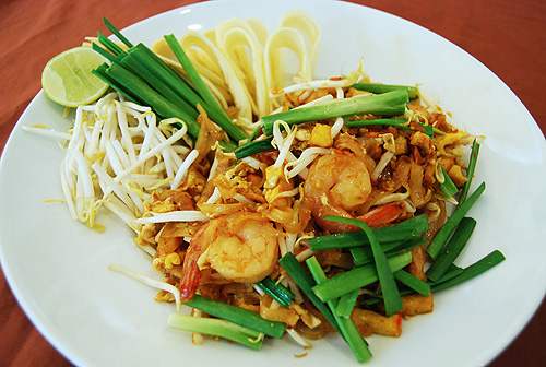 djiceidris2's tweet photo. Treat your taste buds to authentic Pad Thai with golden rice noodles, zesty lime, crunchy peanuts and tender shrimp— a taste of Thailand in every bite!， https://t.co/5OYjwSyyUG