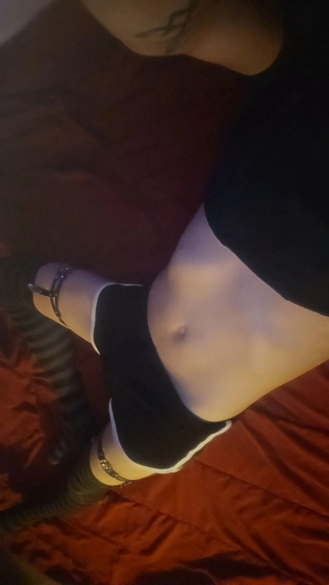 CassianFemboy's tweet photo. Getting comfy :3 #femboy #lgbtq #bi https://t.co/EWJ3ET2SHV