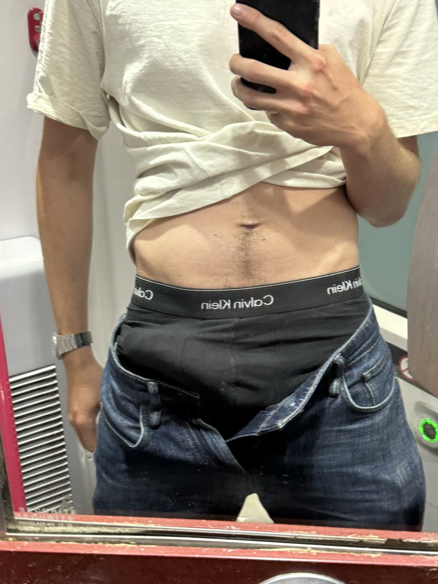 Baptistehots's tweet photo. le train ça donne chaud 🥵 https://t.co/0zHSBsqdJc