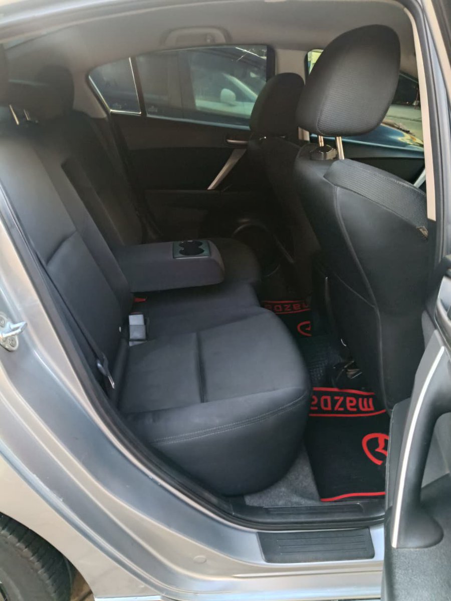 _PhyscoSins's tweet photo. Mazda Axela sport
Paddle shifts/Push to start
Yom 2010
2000cc engine 
Full bodykit 
1030k slightly negotiable upon viewing https://t.co/jEVYKGz0db