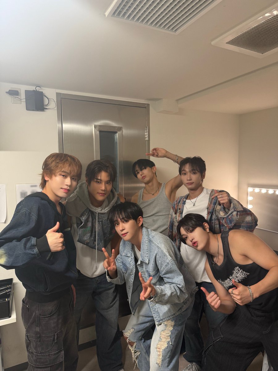DKB_japan's tweet photo. [DKB]
　
『DKB JAPAN FIRST DIGITAL SINGLE RELEASE LIVE TOUR IN TOKYO』
MINI LIVE

1部もありがとう✨✨
BB!!２部も待ってるよん～～～💖

#DKB #다크비 #ダークビー https://t.co/KkhXXrB8Cf