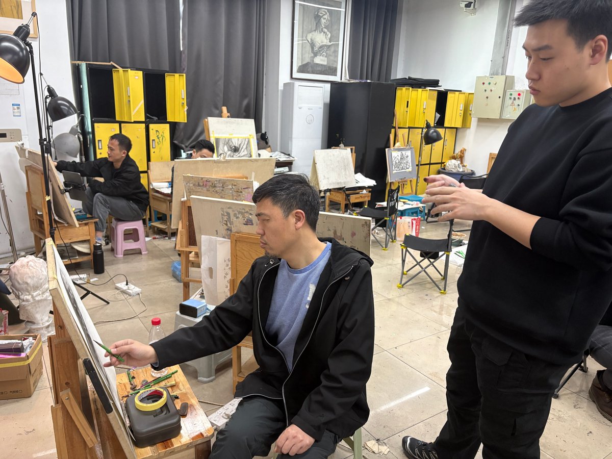 dalecalin50's tweet photo. Campus Art Club is hosting a mini oil painting workshop this Saturday 3-5 PM in the Student Center! All skill levels welcome—free supplies included. Tag your painting buddy!  #CampusActivities https://t.co/r46SLILkLp